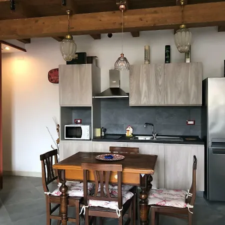 Isabel Casa Al Mare