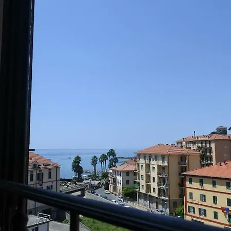Isabel Casa Al Mare Imperia
